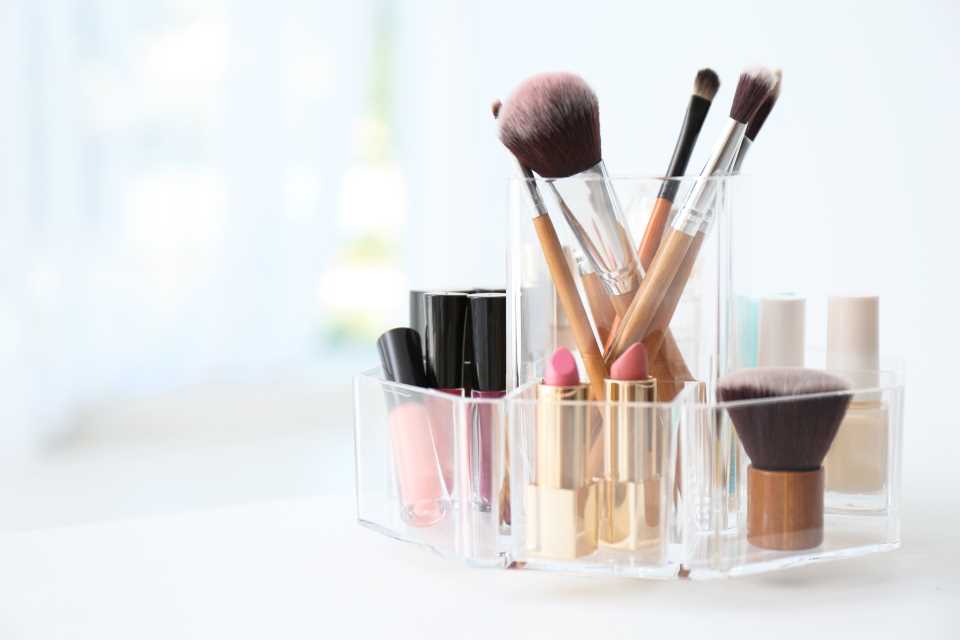 Makeup Brush Organizers to Help You Keep Your Vanity Clutter-Free